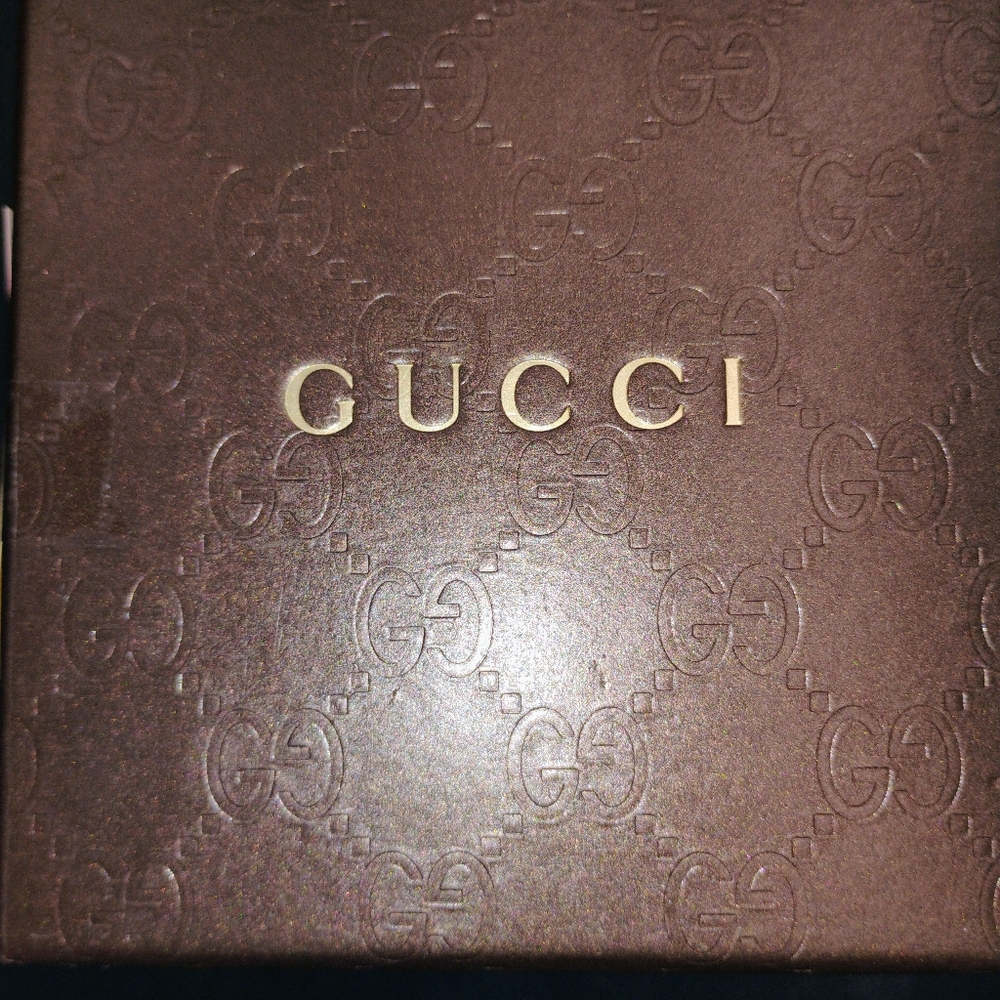 Gucci G-Timeless Silver Watch with White Dial and Striped Band - Picture 3 of 3